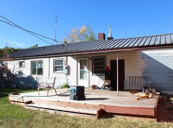 3rd image of 663 Lincoln St
