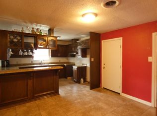 1211 W Hutchinson St, Beeville, TX 78102