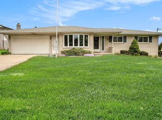 8719 Devon Dr, Shelby Township, MI