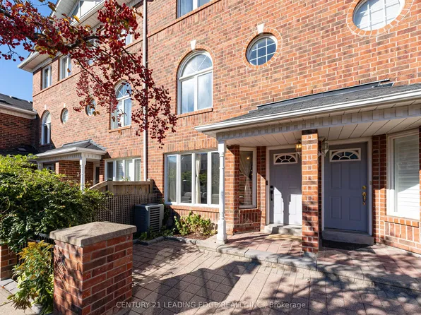 18 Clark Ave #36, Vaughan, ON L4J 8H1