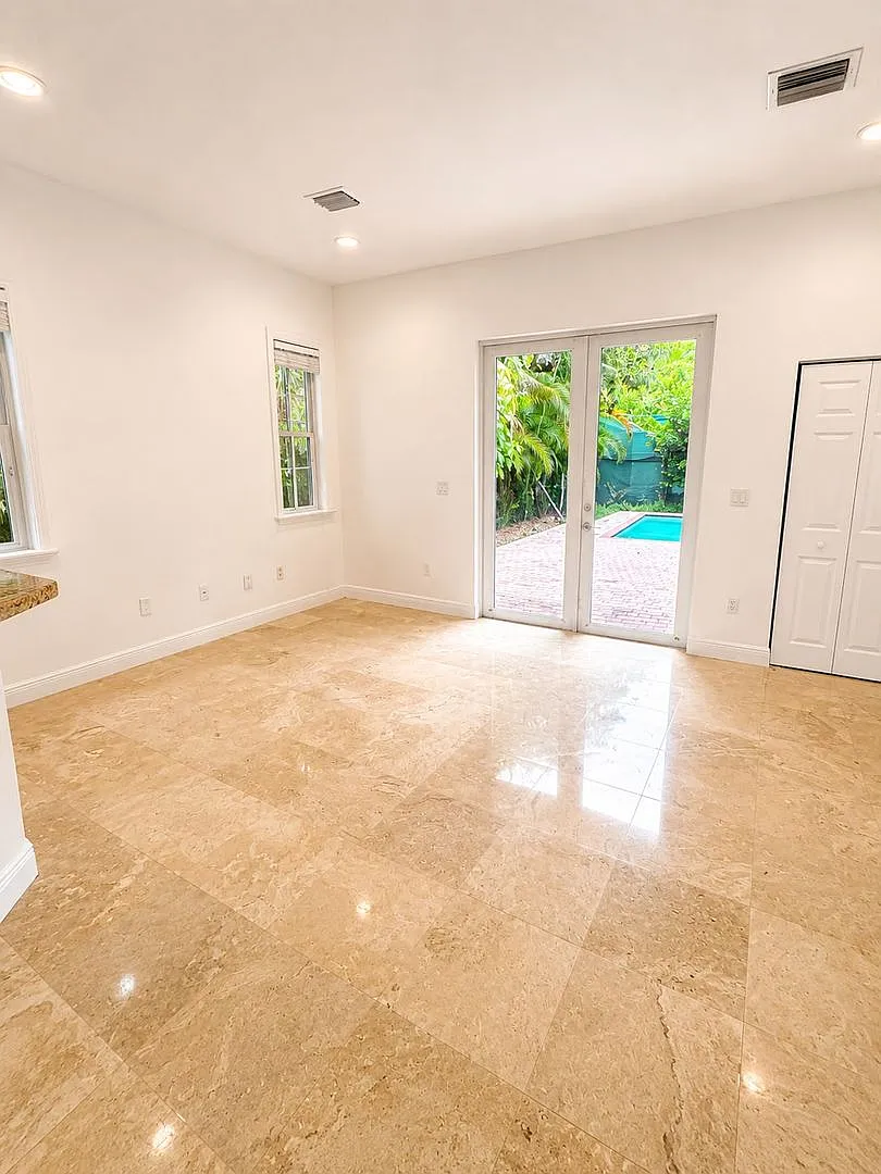 Beautiful Townhome for Rent — Photo 3