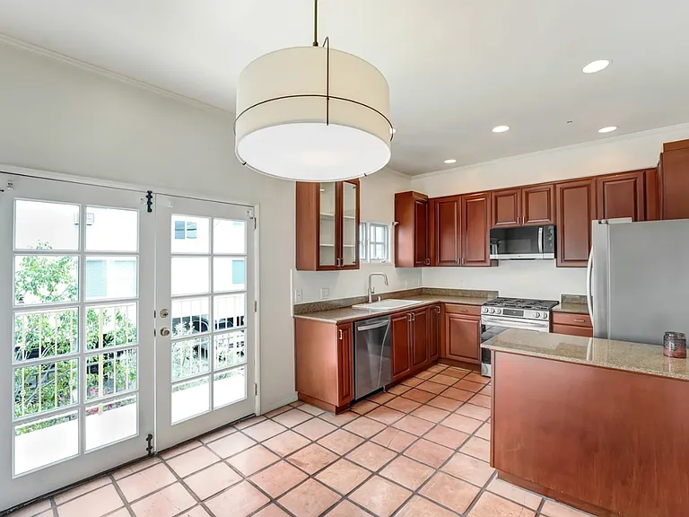 ISO - Isola Bella Townhomes — Photo 13