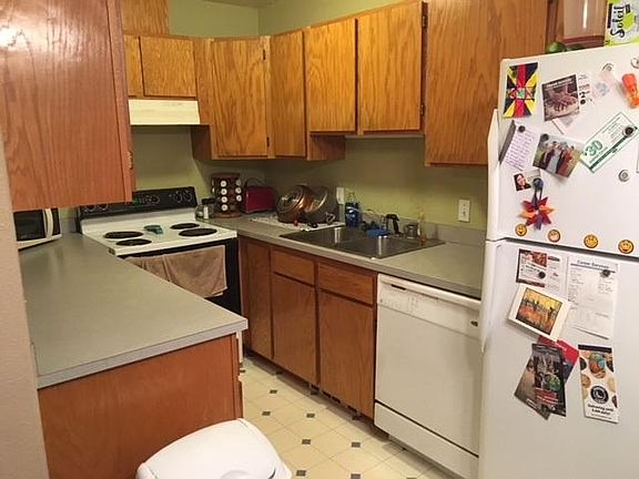 4th image of 345 NW Irving St #1