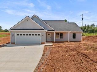 631 Scenic Ave, Campobello, SC 29322