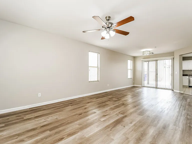 2707 E Bart St — Photo 6