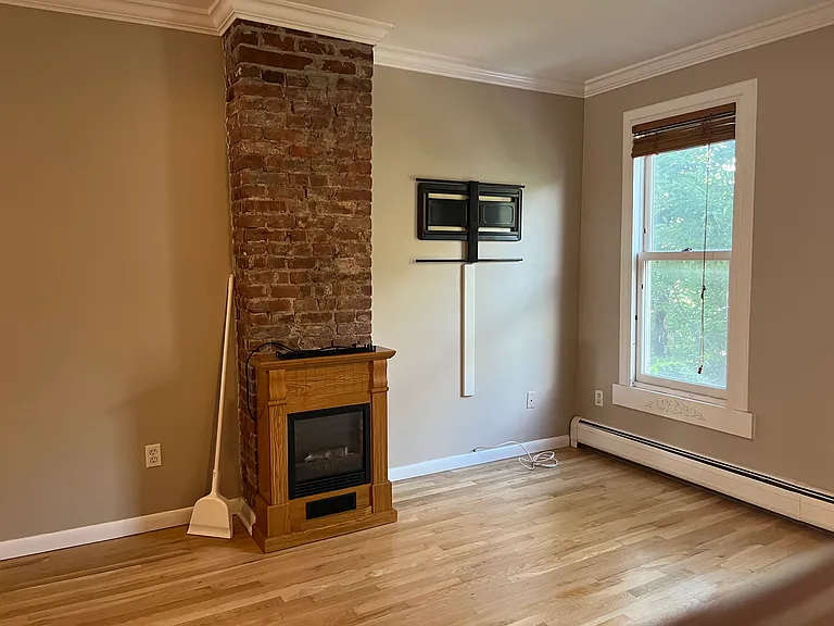 479 Monmouth St #3R — Photo 12