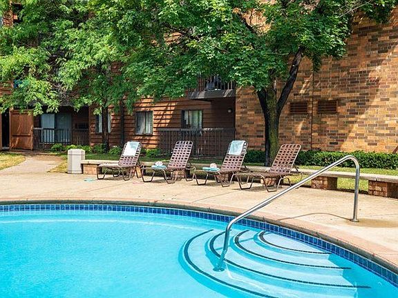 4th image of 1212 Washington Memorial Dr APT 214