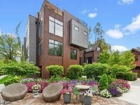 26 Meade Ln, Cleveland, OH 44106