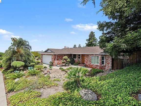3rd image of 2366 Glendale Cir