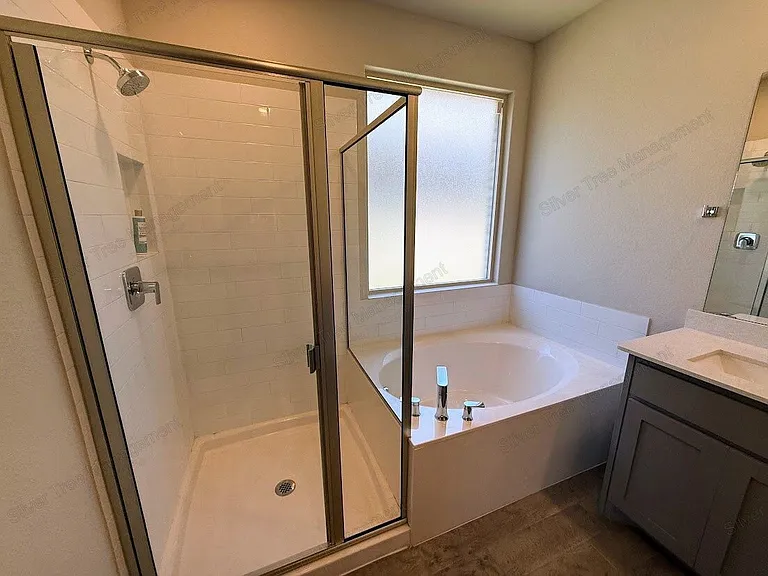 10921 Rockchapel Dr — Photo 13