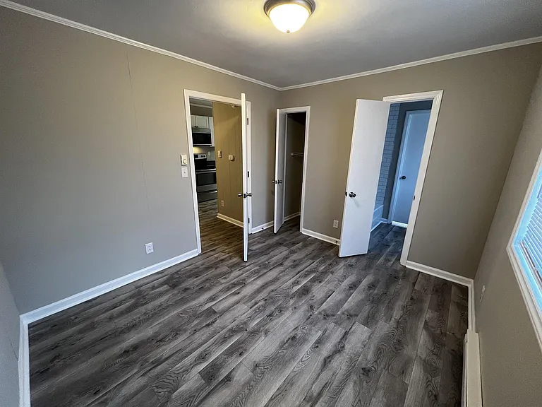208 W Chestnut St — Photo 6