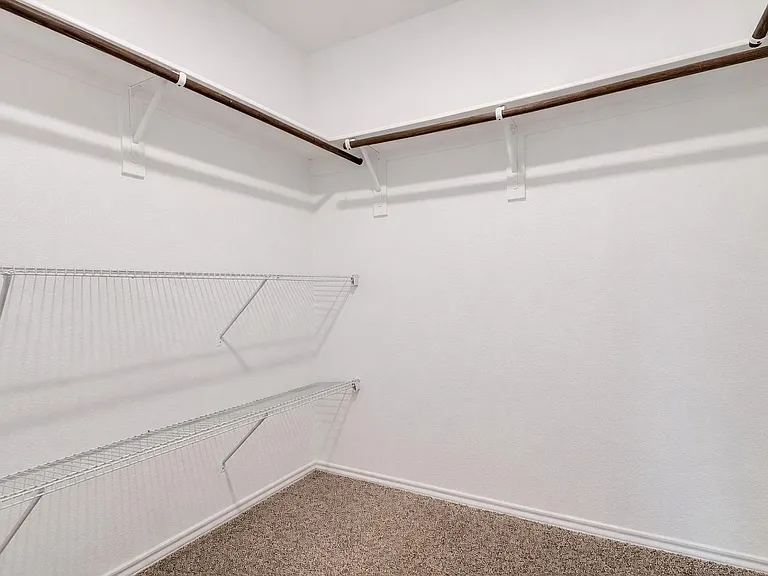 914 Decker Dr — Photo 11