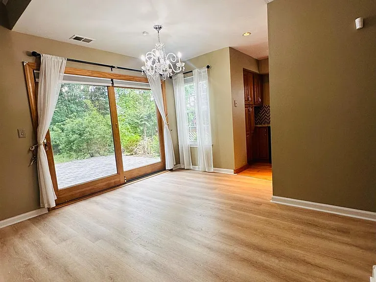 222 Long Meadow Rd — Photo 4