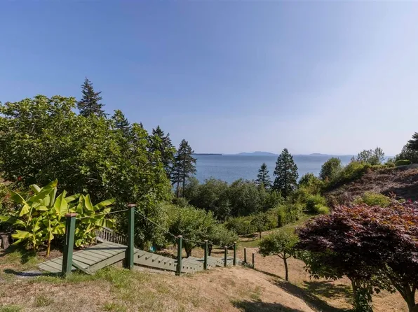 13576 13a Ave, Surrey, BC V4A 1C4