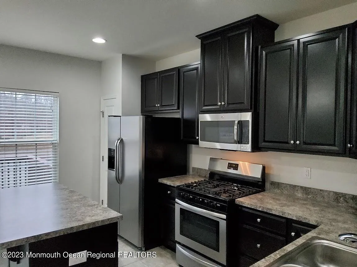 2 bed, 2.5 bath, 1696 sqft, $3,150 — Photo 3