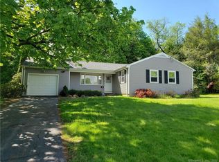 39 Sunrise Ave, Trumbull, CT 06611