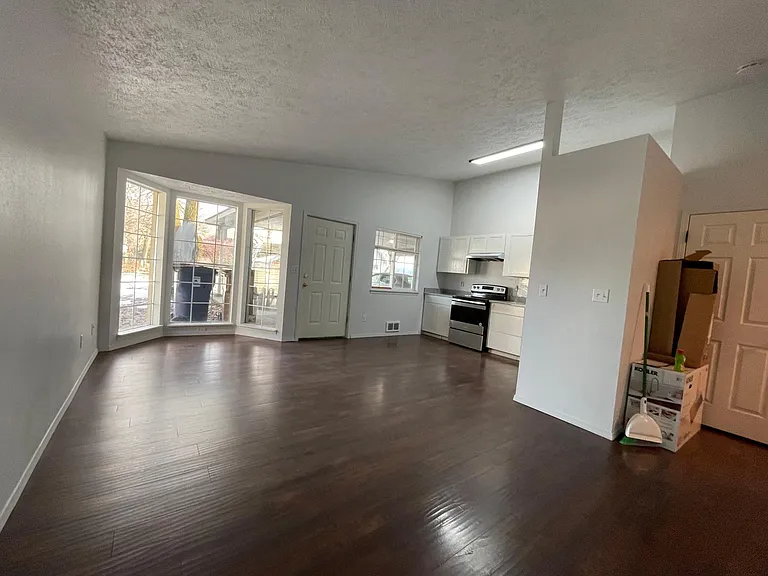 2433 N Pittsburg St — Photo 3