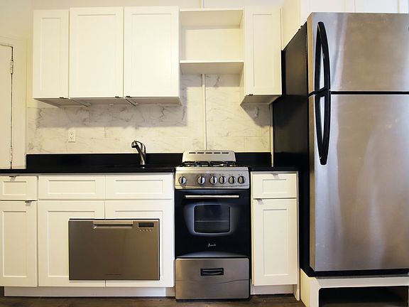 4th image of 223 E 88th St APT 3A