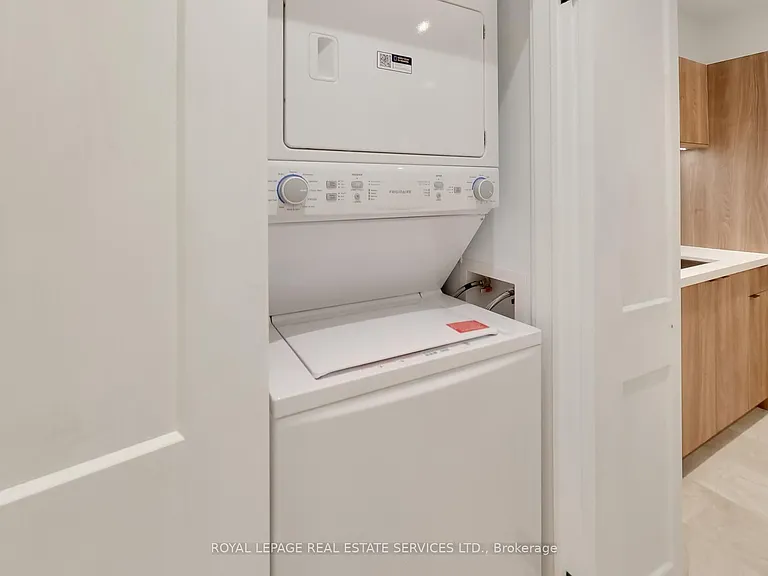 218 Montrose Ave — Photo 14