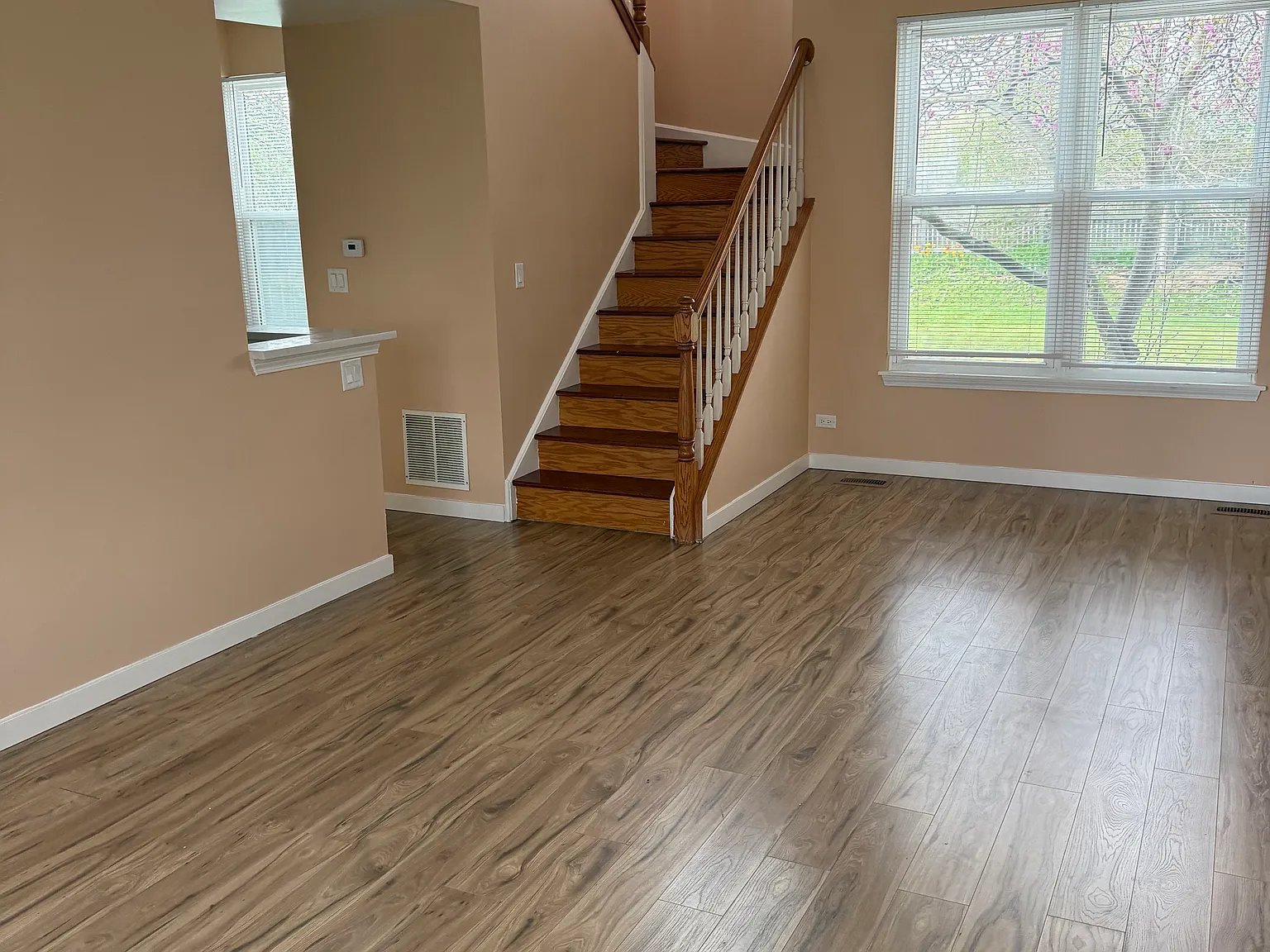 3 bed, 1.5 bath, 1356 sqft, $2,700 — Photo 2