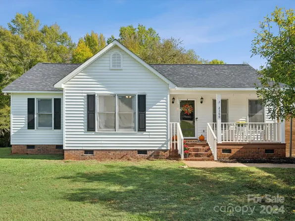 2366 Oxford Cir, Lancaster, SC 29720