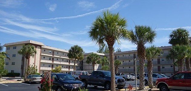 1st image of 4311 Crystal Lake Dr APT 409