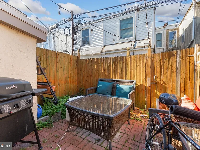 824 N Judson St — Photo 10
