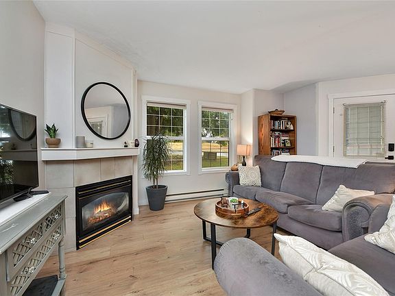 5th image of 821 Lampson St