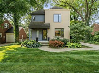 10 Maywood Ave, Pleasant Ridge, MI 48069