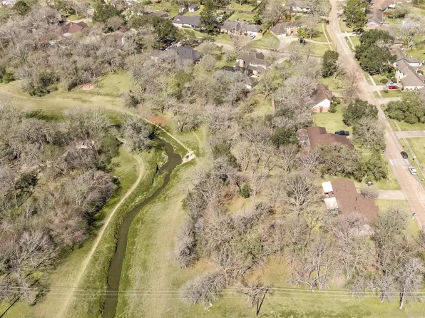 1509 Windsor Dr, Friendswood, TX 77546