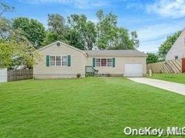 240 Saint Johns Street, Central Islip, NY 11722