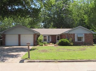 106 Elton Dr, Muskogee, OK 74403