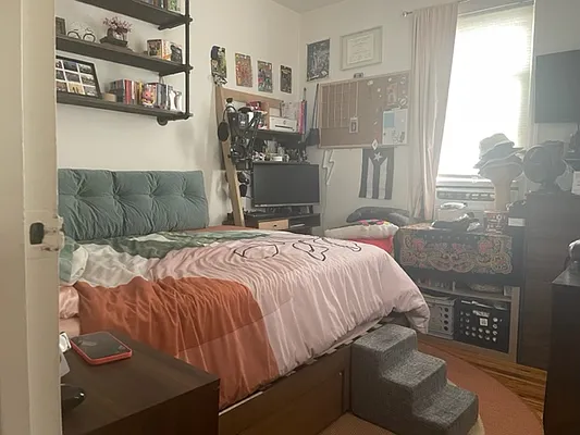 Rented by Alexiou Realty | media 8