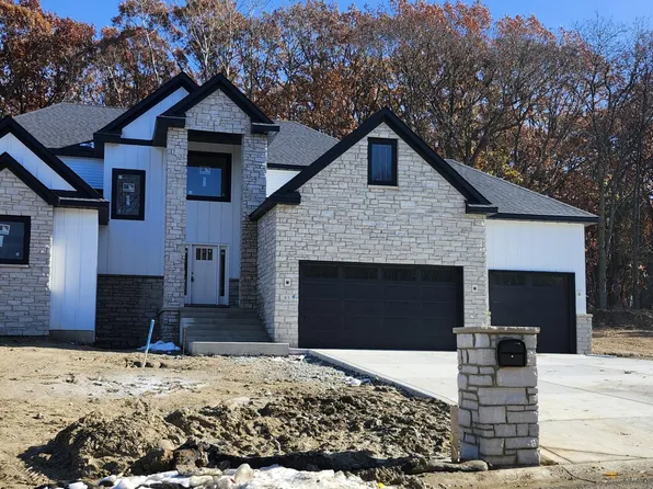 83 Eskir Ln, Crown Point, IN 46307