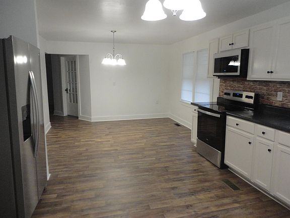 4th image of 302 Alabama Ave SE