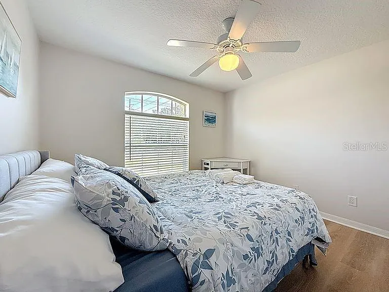 2402 Dryer Ave — Photo 32