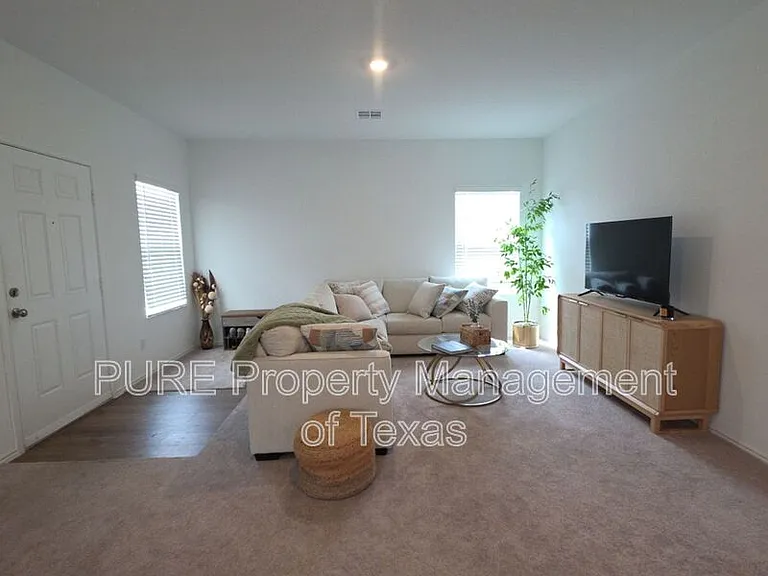 1232 Cattail Ln — Photo 3