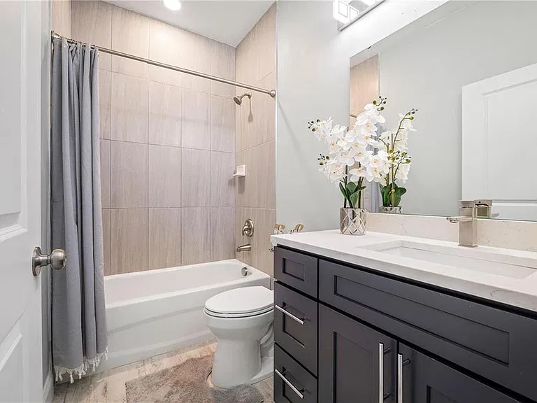 2617 W Saint Joseph St #2 — Photo 14