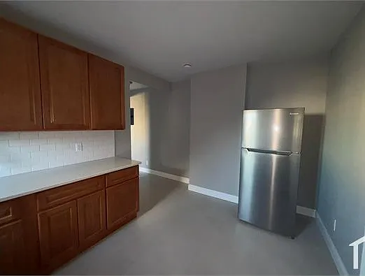 65 Caroline Ave #2L — Photo 7