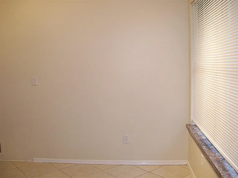 2617 Knoxville Dr — Photo 6
