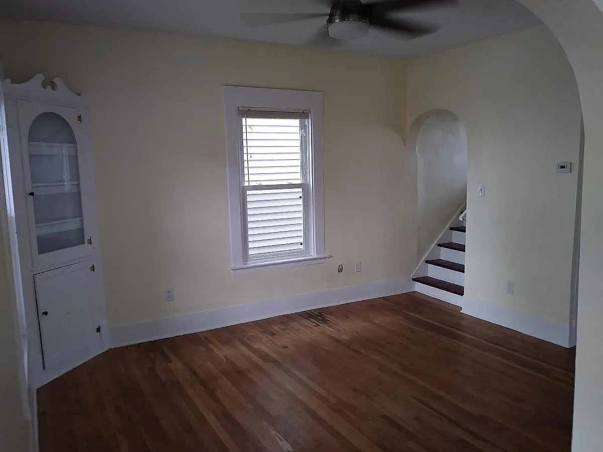 3 bed, 1256 sqft, $1,350 — Photo 2