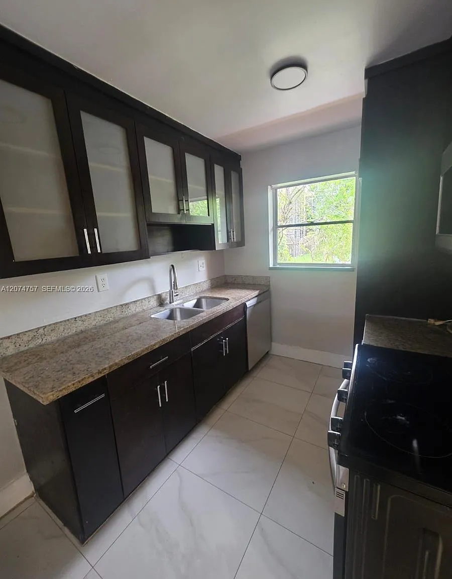 Oaks Condo — Photo 3