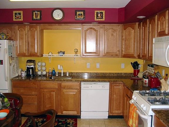 3rd image of 239 Catherine St #239
