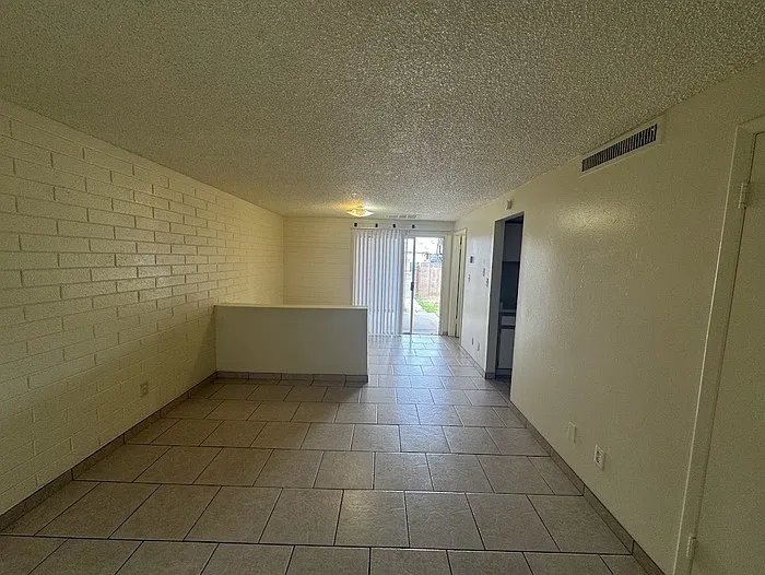 7129 W Wolf St — Photo 4