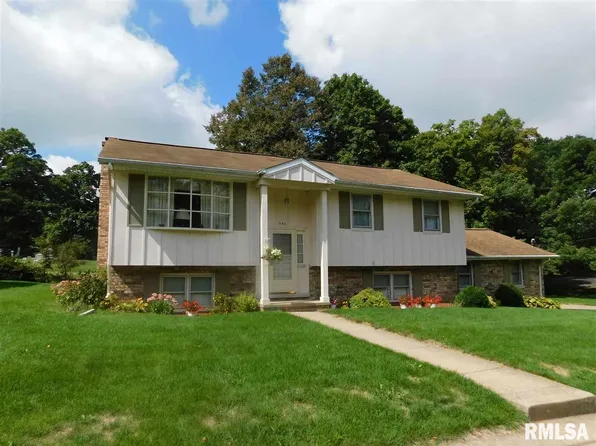 604 Oakwood Ln, Washington, IL 61571