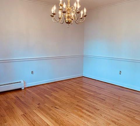 4th image of 20 Tarry Brook Dr