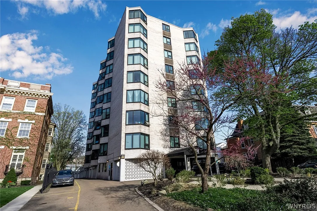 1 bed, 1.5 bath, 867 sqft, $1,800 — Photo 1