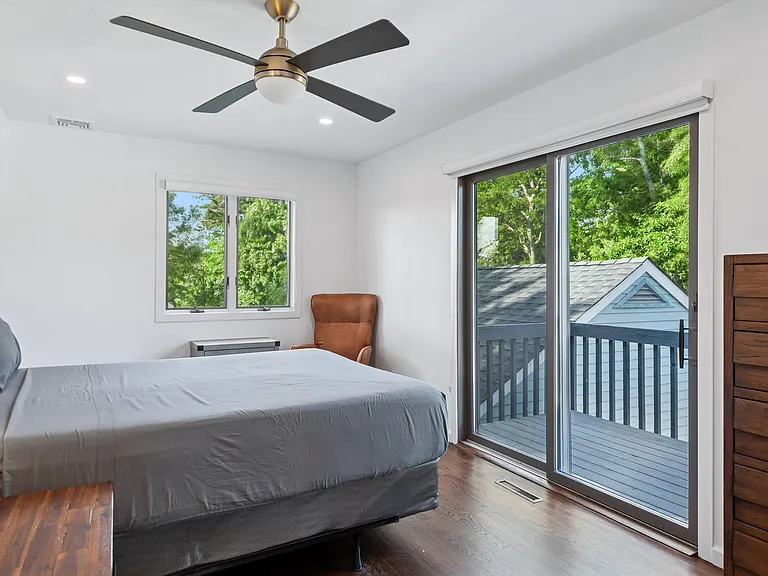 11 Lawrence Ave — Photo 8