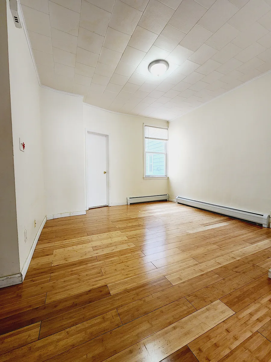 Building Photo - 12 E 36th St #1