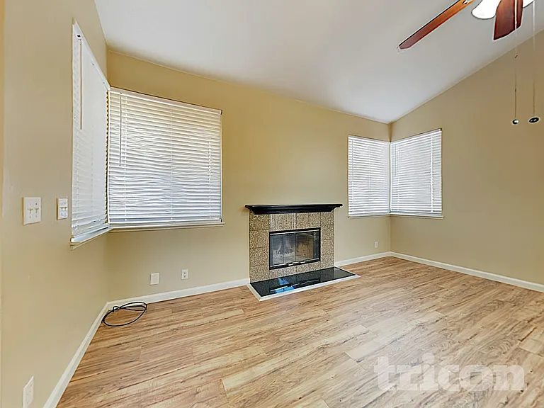 221 Seabury St — Photo 2